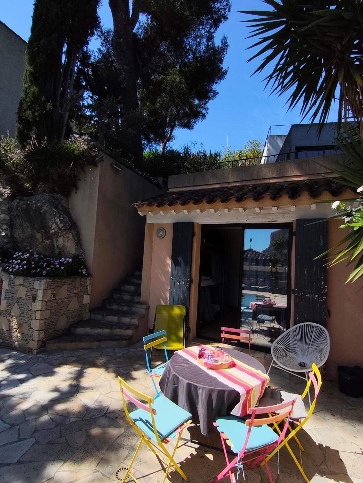 Boutique Hostel By Cassis Eksteriør bilde